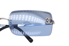 Load image into Gallery viewer, CHANEL シャネル リムレス サングラス 4104-B サイズ62□15 ココマーク ラインストーン ブルー シルバー 美品 中古 4b011894