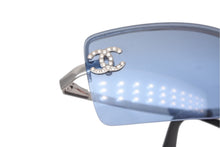 Load image into Gallery viewer, CHANEL シャネル リムレス サングラス 4104-B サイズ62□15 ココマーク ラインストーン ブルー シルバー 美品 中古 4b011894