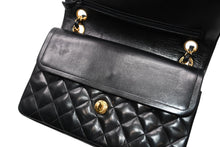 Load image into Gallery viewer, CHANEL シャネル タイムレスクラシック Wフラップ Wチェーンショルダーバッグ 1番台 ココマーク ラムスキン ゴールド金具 美品 中古 4b011900