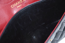 Load image into Gallery viewer, CHANEL シャネル タイムレスクラシック Wフラップ Wチェーンショルダーバッグ 1番台 ココマーク ラムスキン ゴールド金具 美品 中古 4b011900