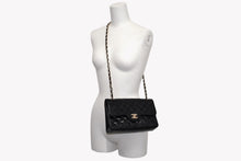 Load image into Gallery viewer, CHANEL シャネル タイムレスクラシック Wフラップ Wチェーンショルダーバッグ 1番台 ココマーク ラムスキン ゴールド金具 美品 中古 4b011900