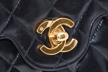 Load image into Gallery viewer, CHANEL シャネル タイムレスクラシック Wフラップ Wチェーンショルダーバッグ 1番台 ココマーク ラムスキン ゴールド金具 美品 中古 4b011900