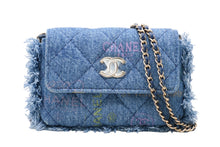 Load image into Gallery viewer, 新品未使用品 CHANEL シャネル ココマーク ミニマトラッセ デニム ショルダーバッグ 32番台 ブルー レザー シャンパンゴールド金具 中古 4b011903