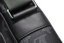 Load image into Gallery viewer, LOUIS VUITTON ルイヴィトン ダヌーブPM ヴィヴィエンヌ ショルダーバッグ M43677 モノグラ シャドウ レザー ブラック金具 美品 中古 4b011645