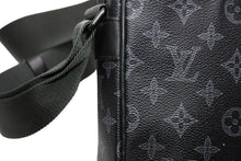 Load image into Gallery viewer, LOUIS VUITTON ルイヴィトン ダヌーブPM ヴィヴィエンヌ ショルダーバッグ M43677 モノグラ シャドウ レザー ブラック金具 美品 中古 4b011645