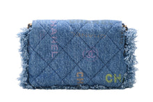 Load image into Gallery viewer, 新品未使用品 CHANEL シャネル ココマーク ミニマトラッセ デニム ショルダーバッグ 32番台 ブルー レザー シャンパンゴールド金具 中古 4b011903