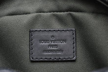 Load image into Gallery viewer, LOUIS VUITTON ルイヴィトン ダヌーブPM ヴィヴィエンヌ ショルダーバッグ M43677 モノグラ シャドウ レザー ブラック金具 美品 中古 4b011645