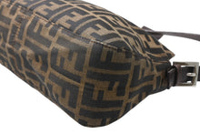 Load image into Gallery viewer, 極美品 FENDI フェンディ ズッカ マンマバゲット ショルダーバッグ 26725 ブラウン キャンバス レザー シルバー金具 中古 4b011904