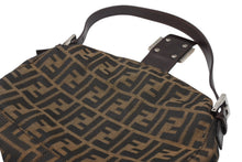 Load image into Gallery viewer, 極美品 FENDI フェンディ ズッカ マンマバゲット ショルダーバッグ 26725 ブラウン キャンバス レザー シルバー金具 中古 4b011904
