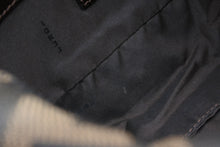 Load image into Gallery viewer, 極美品 FENDI フェンディ ズッカ マンマバゲット ショルダーバッグ 26725 ブラウン キャンバス レザー シルバー金具 中古 4b011904