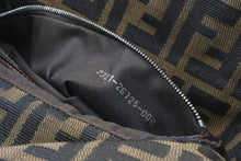Load image into Gallery viewer, 極美品 FENDI フェンディ ズッカ マンマバゲット ショルダーバッグ 26725 ブラウン キャンバス レザー シルバー金具 中古 4b011904