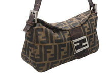 Load image into Gallery viewer, 極美品 FENDI フェンディ ズッカ マンマバゲット ショルダーバッグ 26725 ブラウン キャンバス レザー シルバー金具 中古 4b011904