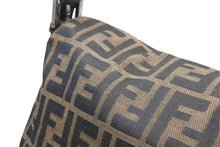 Load image into Gallery viewer, 極美品 FENDI フェンディ ズッカ マンマバゲット ショルダーバッグ 26725 ブラウン キャンバス レザー シルバー金具 中古 4b011904
