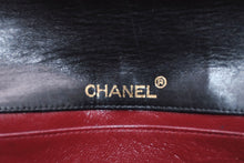Load image into Gallery viewer, CHANEL シャネル ショルダーバッグ チェーンショルダー デカココ マトラッセ プッシュロック ラムスキン 0番台 ゴールド金具 美品 中古 4b011906