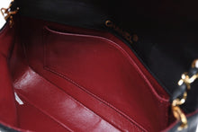 Load image into Gallery viewer, CHANEL シャネル ショルダーバッグ チェーンショルダー デカココ マトラッセ プッシュロック ラムスキン 0番台 ゴールド金具 美品 中古 4b011906
