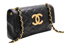 Load image into Gallery viewer, CHANEL シャネル ショルダーバッグ チェーンショルダー デカココ マトラッセ プッシュロック ラムスキン 0番台 ゴールド金具 美品 中古 4b011906