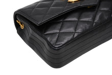 Load image into Gallery viewer, CHANEL シャネル ショルダーバッグ チェーンショルダー デカココ マトラッセ プッシュロック ラムスキン 0番台 ゴールド金具 美品 中古 4b011906