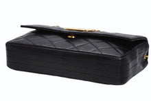 Load image into Gallery viewer, CHANEL シャネル ショルダーバッグ チェーンショルダー デカココ マトラッセ プッシュロック ラムスキン 0番台 ゴールド金具 美品 中古 4b011906