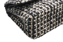 Load image into Gallery viewer, 極美品 CHANEL シャネル マトラッセ25 Wフラップ Wチェーンショルダーバッグ 7番台 ココマーク ツイード カーフスキン シルバー金具 中古 4b011908