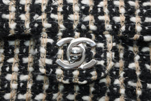 Load image into Gallery viewer, 極美品 CHANEL シャネル マトラッセ25 Wフラップ Wチェーンショルダーバッグ 7番台 ココマーク ツイード カーフスキン シルバー金具 中古 4b011908