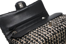 Load image into Gallery viewer, 極美品 CHANEL シャネル マトラッセ25 Wフラップ Wチェーンショルダーバッグ 7番台 ココマーク ツイード カーフスキン シルバー金具 中古 4b011908