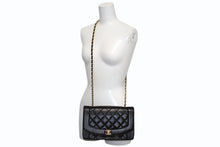 Load image into Gallery viewer, CHANEL シャネル ダイアナ25 マトラッセチェーンショルダーバッグ ココマーク 2番台 ラムスキン ブラウン ゴールド 美品 中古 4b011909