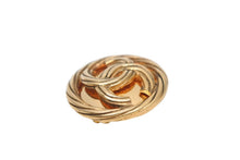 Load image into Gallery viewer, 極美品 CHANEL シャネル ココマーク イヤリング 重量約29.2g 93P刻印 GP メタル ゴールド ヴィンテージ 両耳用 中古 4b011922