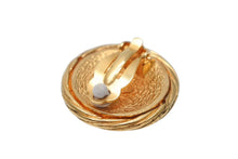 Load image into Gallery viewer, 極美品 CHANEL シャネル ココマーク イヤリング 重量約29.2g 93P刻印 GP メタル ゴールド ヴィンテージ 両耳用 中古 4b011922