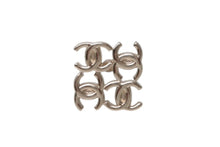 Load image into Gallery viewer, 新品同様品 CHANEL シャネル 4連ココマーク ピアス A24B シルバー メタル 重量3.0g 中古 4b011930