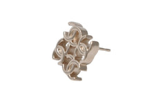 Load image into Gallery viewer, 新品同様品 CHANEL シャネル 4連ココマーク ピアス A24B シルバー メタル 重量3.0g 中古 4b011930