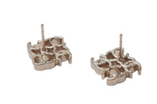 Load image into Gallery viewer, 新品同様品 CHANEL シャネル 4連ココマーク ピアス A24B シルバー メタル 重量3.0g 中古 4b011930