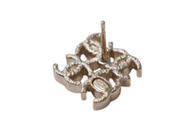 Load image into Gallery viewer, 新品同様品 CHANEL シャネル 4連ココマーク ピアス A24B シルバー メタル 重量3.0g 中古 4b011930