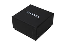 Load image into Gallery viewer, 新品同様品 CHANEL シャネル 4連ココマーク ピアス A24B シルバー メタル 重量3.0g 中古 4b011930