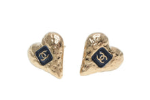 Load image into Gallery viewer, 極美品 CHANEL シャネル ハートココマーク ピアス 重量約7.2g B24V刻印 GP メタル ゴールド ブラック 両耳用 中古 4b011948