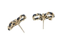 Load image into Gallery viewer, 極美品 CHANEL シャネル ココマーク ピアス 重量約6.1g I23V刻印 リボン GP メタル レザー ゴールド ブラック 両耳用 中古 4b011954