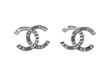 Load image into Gallery viewer, 極美品 CHANEL シャネル ココマーク ピアス 重量約6.8g B24K刻印 メタル ラインストーン シルバー クリア 両耳用 中古 4b011964