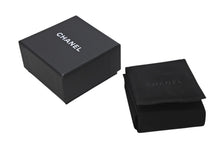 Load image into Gallery viewer, 極美品 CHANEL シャネル ココマーク ピアス 重量約6.8g B24K刻印 メタル ラインストーン シルバー クリア 両耳用 中古 4b011964