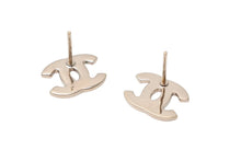 Load image into Gallery viewer, 極美品 CHANEL シャネル ココマーク ピアス 重量約2.1g 04A刻印 GP メタル ラインストーン ゴールド マルチカラー 両耳用 中古 4b011968
