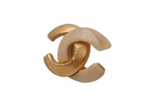 Load image into Gallery viewer, 極美品 CHANEL シャネル ココマーク ピアス 重量約3.9g 00T刻印 GP メタル ゴールド アイボリー 両耳用 中古 4b011969