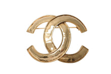 Load image into Gallery viewer, 極美品 CHANEL シャネル ココマーク ブローチ 重量約21.7g 94P刻印 GP メタル ゴールド ヴィンテージ 中古 4b011974