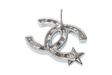 Load image into Gallery viewer, CHANEL シャネル ココマーク ピアス 重量約11.3g B21V刻印 メタル ラインストーン シルバー クリア 両耳用 美品 中古 4b011978