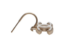 Load image into Gallery viewer, 極美品 CHANEL シャネル ココマーク ドロップピアス 重量約6.4g 09P刻印 GP メタル ゴールド ホワイト 両耳用 中古 4b011983
