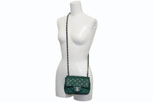 Load image into Gallery viewer, 極美品 CHANEL シャネル ミニマトラッセ16 Sフラップ Sチェーンショルダーバッグ 25番台 ココマーク ラムスキン シルバー金具 中古 4b011996