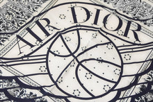 Load image into Gallery viewer, 新品未使用 DIOR ディオール Air Jordan エアージョーダン コラボ シルクバンダナ 03B1060A0280 ホワイト ブラック 中古 4b012055