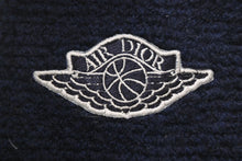 Load image into Gallery viewer, 新品未使用 DIOR ディオール NIKE JORDAN BRAND AIR DIOR ナイキ ジョーダンブランド エアディオール カシミヤ リストバンド ネイビー 033M901AT456 中古 4b012057