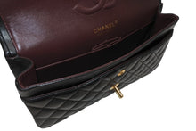 Load image into Gallery viewer, 極美品 CHANEL シャネル マトラッセ 25cm Wフラップ チェーンショルダーバッグ 15番台 ラムスキン ブラック ゴールド金具 中古 4b012063