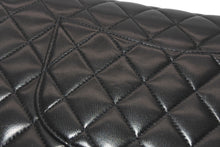 Load image into Gallery viewer, 極美品 CHANEL シャネル マトラッセ 25cm Wフラップ チェーンショルダーバッグ 15番台 ラムスキン ブラック ゴールド金具 中古 4b012063