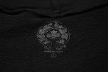 画像をギャラリービューアに読み込む, 極美品 CHROME HEARTS クロムハーツ ジップアップフーディー パーカー サイズL ホースシュープリント ロサンゼルス限定 ブラック 中古 4b012111