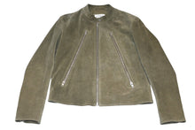Load image into Gallery viewer, 極美品 Maison Margiela メゾン マルジェラ 5-ZIP LEATHER JACKET レザージャケット S50AM0413 サイズ54 カーキ ヌバック 八の字 中古 4b012167