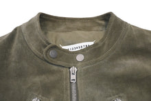 Load image into Gallery viewer, 極美品 Maison Margiela メゾン マルジェラ 5-ZIP LEATHER JACKET レザージャケット S50AM0413 サイズ54 カーキ ヌバック 八の字 中古 4b012167